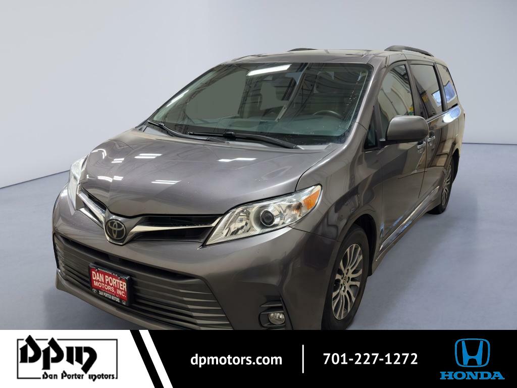 2020 Toyota Sienna XLE 7-Passenger FWD with Auto-Access Seat
