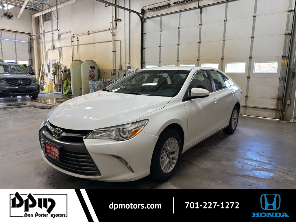 Super White 2016 Toyota Camry LE Sedan Front-Wheel Drive 6-Speed Automatic