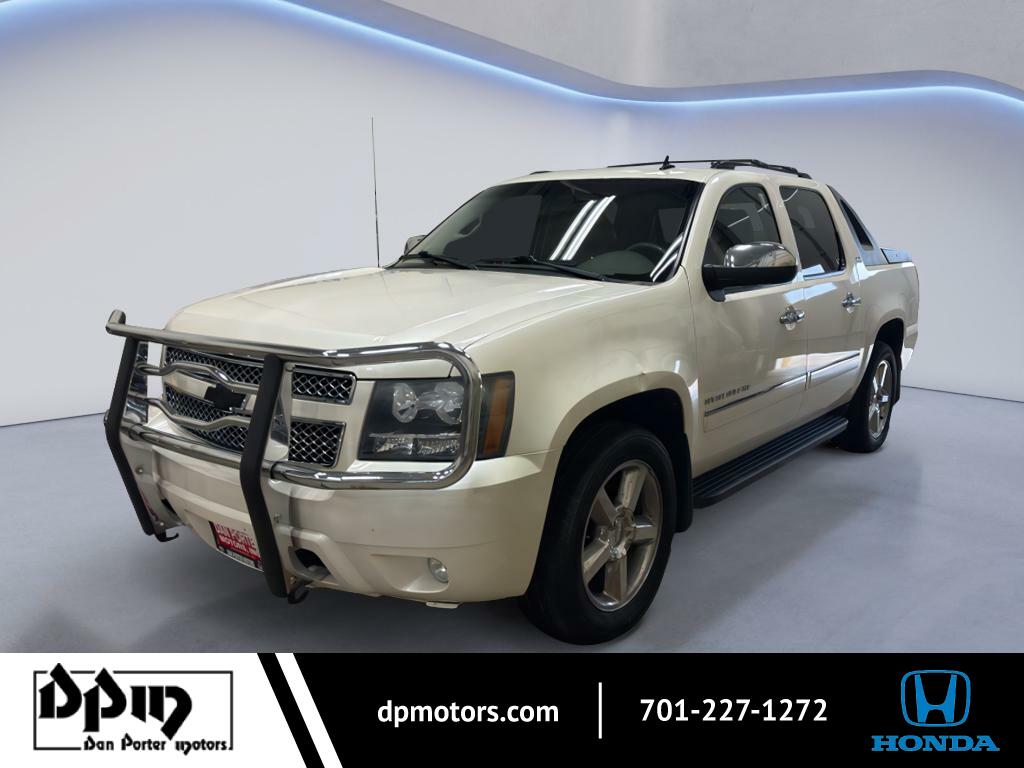 White Diamond Tricoat 2011 Chevrolet Avalanche LTZ 4WD Pickup Truck Four-Wheel Drive 6-Speed Automatic